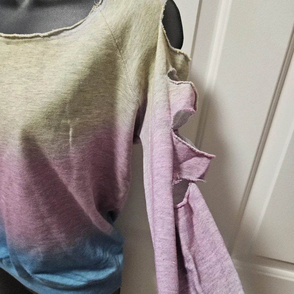 VENUS Cut Out Sleeve Ombre Sweatshirt NWT - Picture 9 of 12
